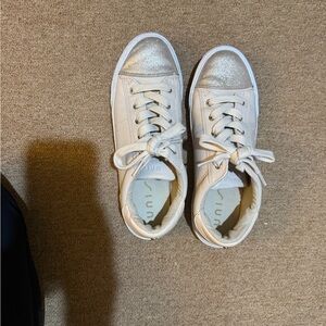 Stylish Sneakers in rose gold and White